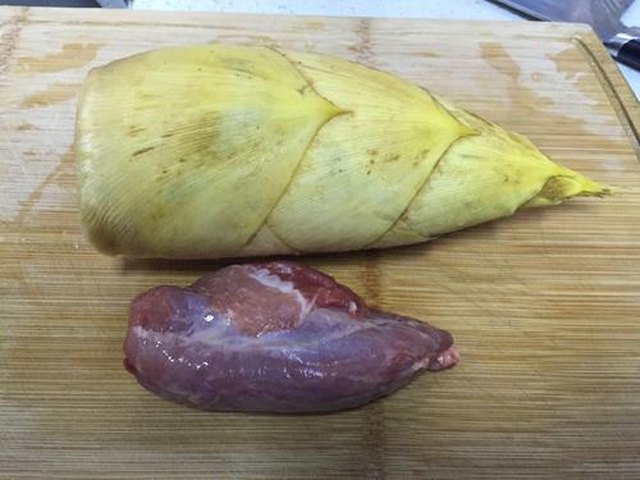 【冬笋炒肉片】步骤1
