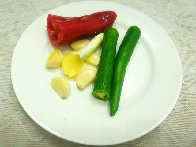 【五花肉炒有机菜花】步骤2