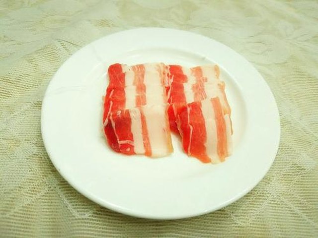 【五花肉炒有机菜花】步骤3