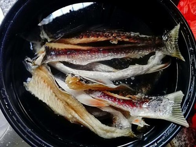 【蒜蓉豉汁蒸鲮鱼干】步骤1