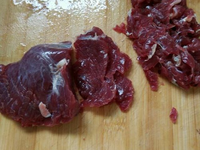 【家常炒牛肉】步骤1