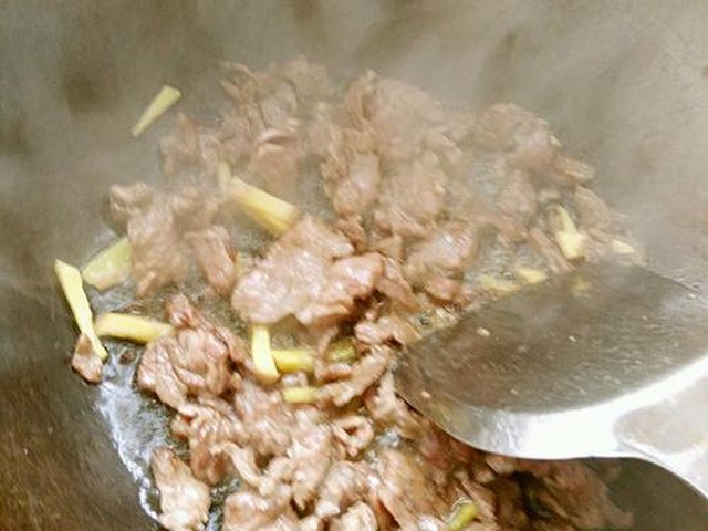 【家常炒牛肉】步骤3