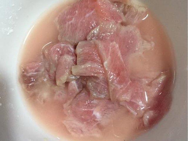 【葱爆肉】步骤2