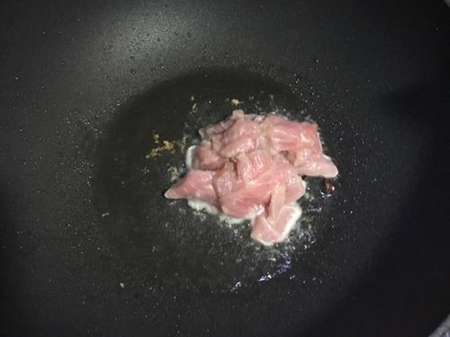 【葱爆肉】步骤4