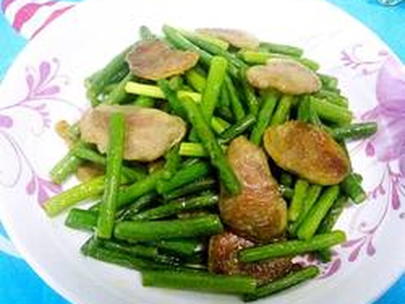 蒜苗炒腊肠