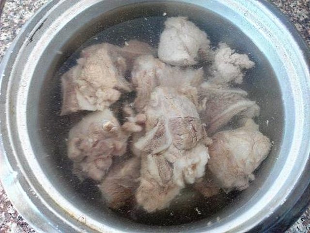 【黄芪党参猪骨汤】步骤4