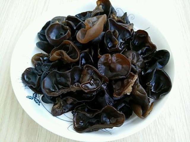 【木耳炒肉】步骤1