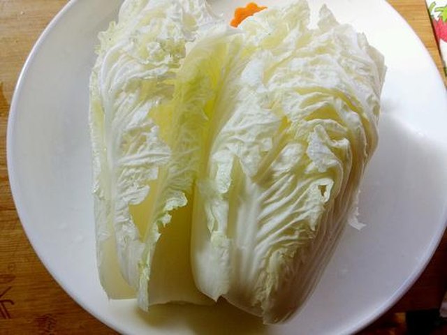 【砂锅白菜冻豆腐】步骤1