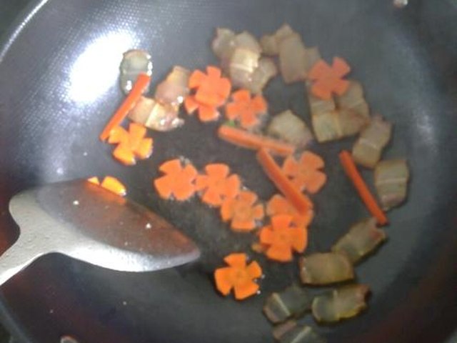 【西芹炒腊肉】步骤3制作图解