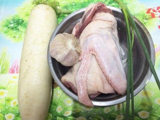 【白萝卜焖鸭肉】步骤1