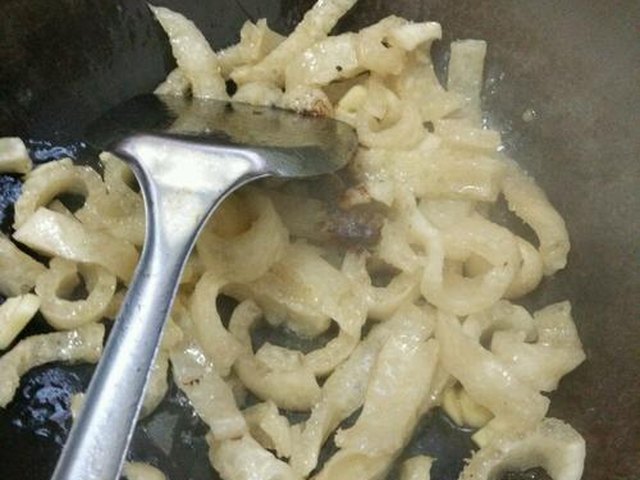 【虎皮椒炒肉皮】步骤4