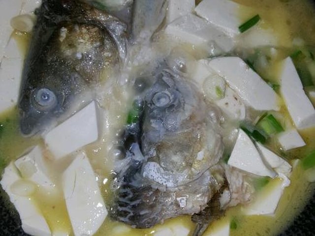 【鱼头炖豆腐（幼儿食谱）】步骤3