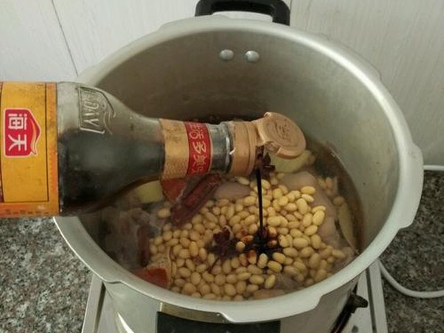 【黄豆焖猪蹄】步骤4