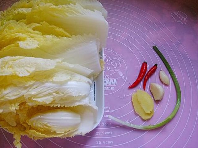 【酸辣娃娃菜】步骤1