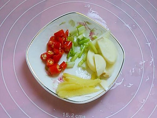 【酸辣娃娃菜】步骤3