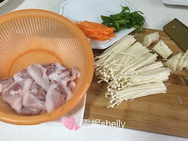 【五花肉金针卷】步骤2