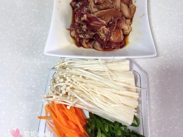 【五花肉金针卷】步骤3