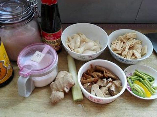 【蚝油腐竹素食菌】步骤1