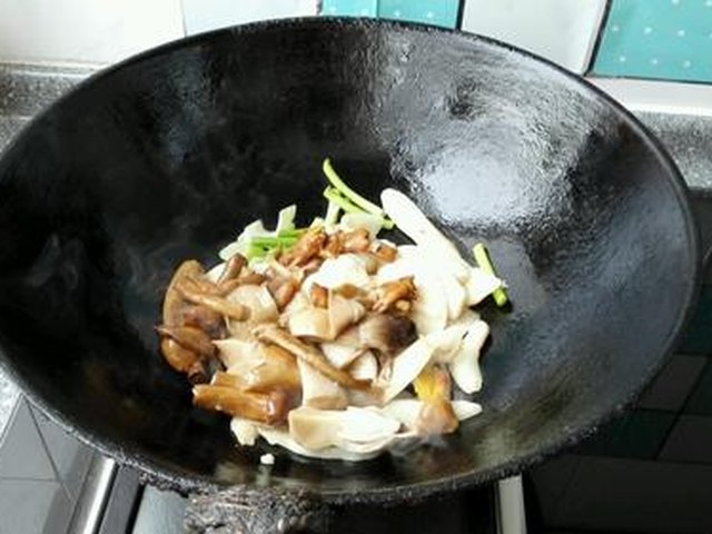 【蚝油腐竹素食菌】步骤4
