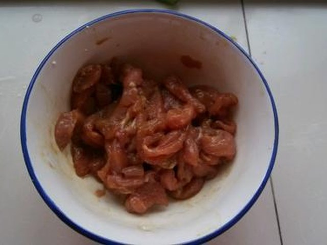 【芸豆角炒肉丝】步骤2