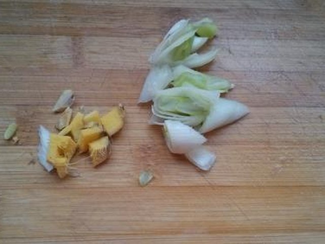 【芸豆角炒肉丝】步骤3