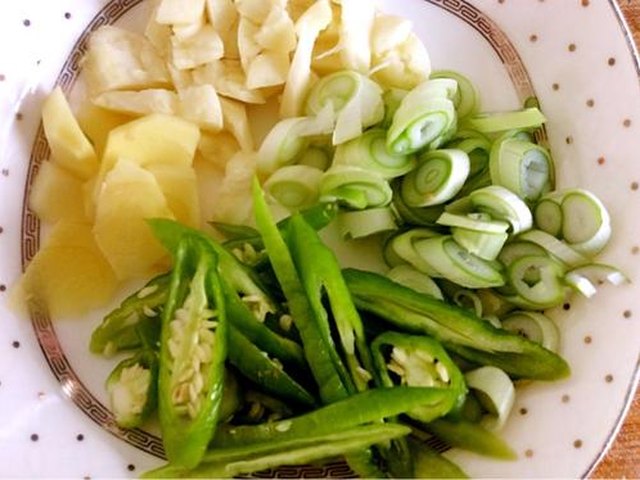 【过油肉土豆片】步骤4制作图解