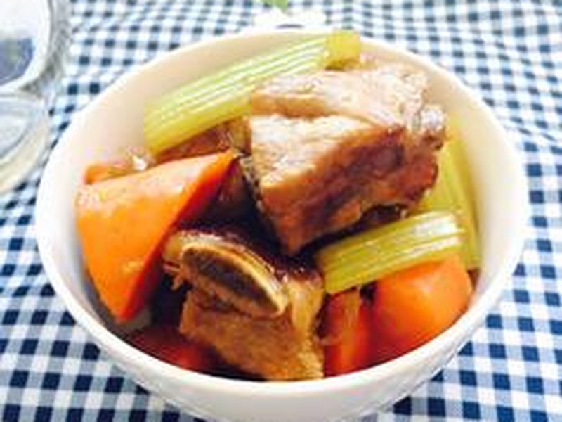 胡萝卜芹菜闷排骨