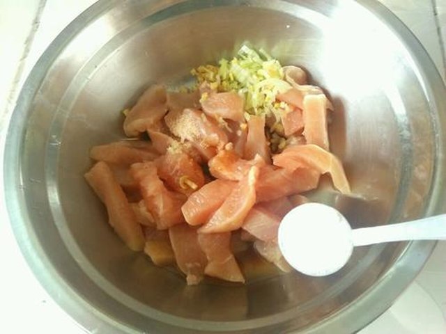 【糖醋肉条（俗称糖醋里脊）】步骤2制作图解