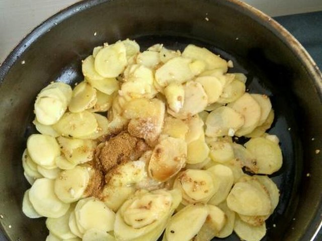 【香锅土豆片】步骤4制作图解