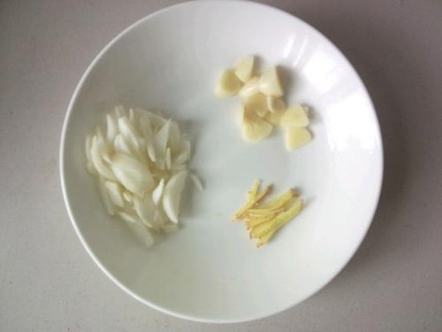 【浓香菠萝鸡块】步骤3
