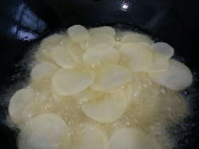 【干煸土豆片】步骤4制作图解