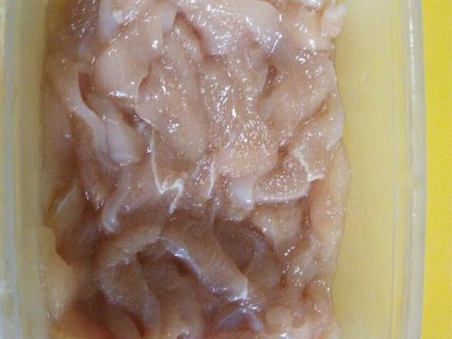 【海鲜菇炒鸡丝】步骤3制作图解
