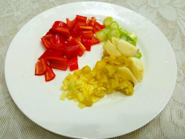 【鸭血烧油豆腐】步骤4