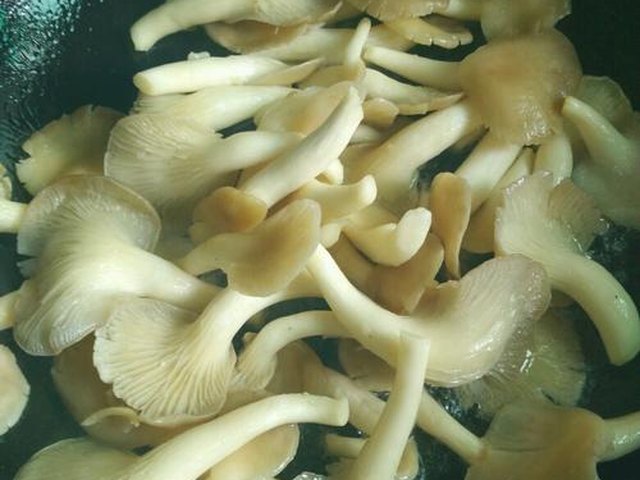 【芦笋炒木耳】步骤4