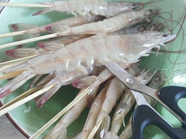 【香酥蛋黄虾】步骤2制作图解