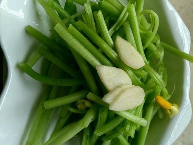 【炒南瓜花】步骤3制作图解