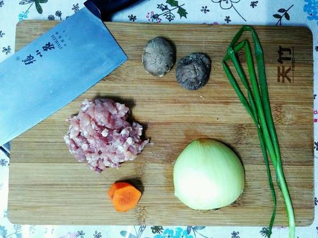 【鲫鱼塞肉】步骤1