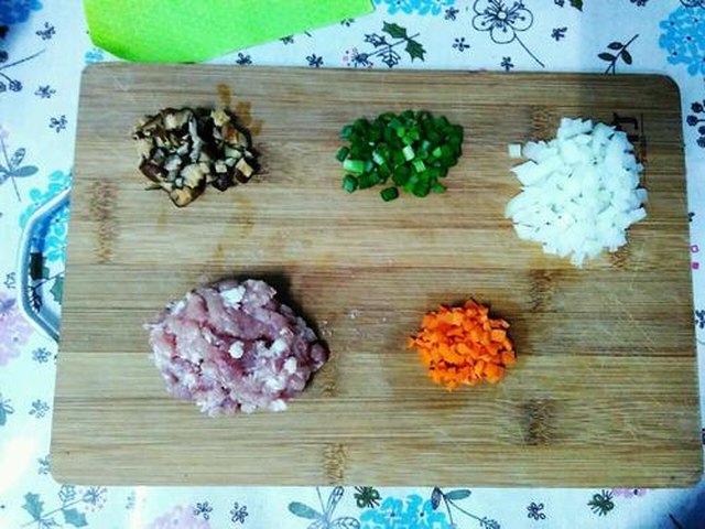 【鲫鱼塞肉】步骤2