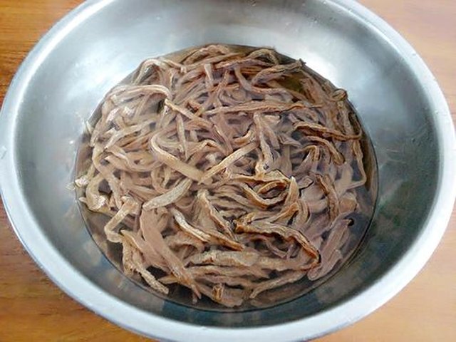 【肉炒萝卜干】步骤2制作图解