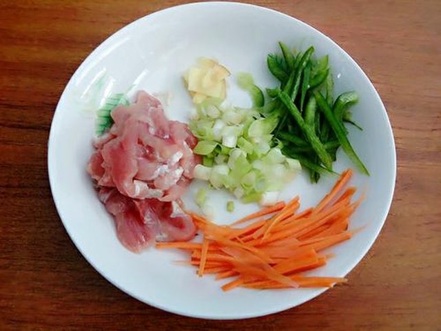 【肉炒萝卜干】步骤3制作图解