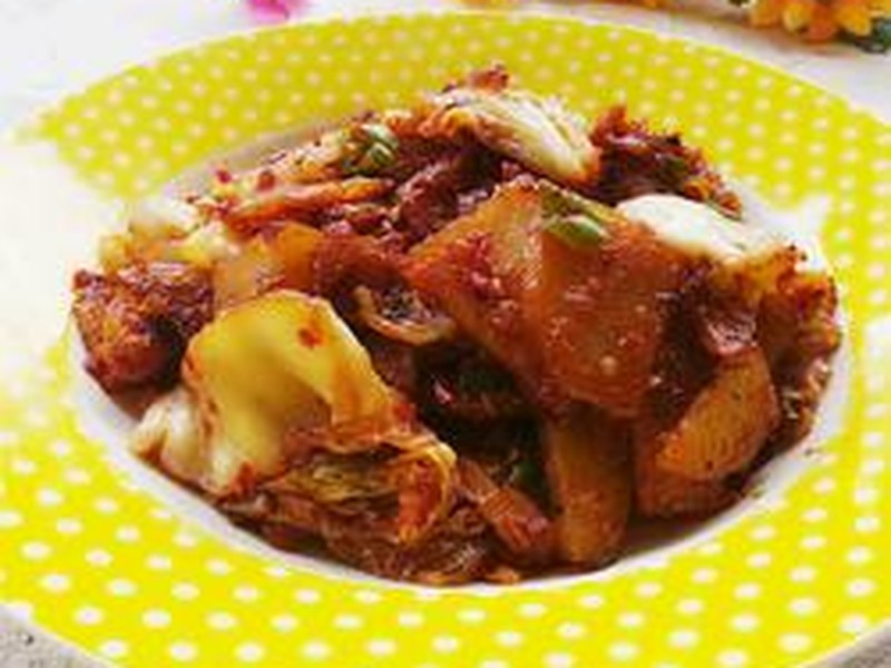 辣白菜炒土豆片