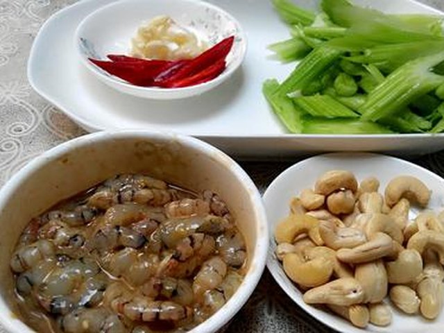 【西芹炒虾仁】步骤4