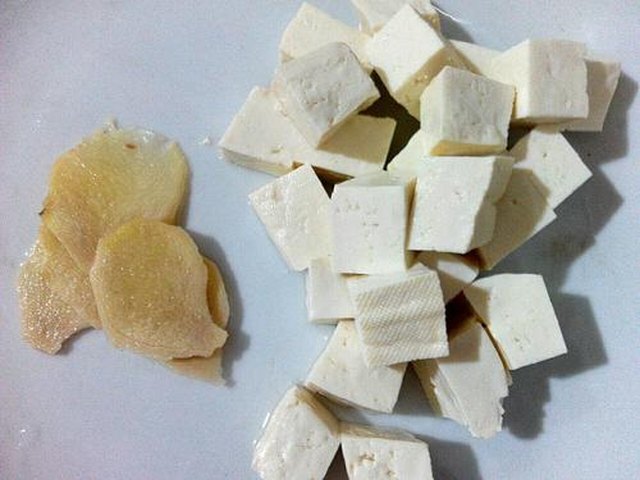 【平菇豆腐汤】步骤2