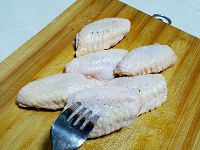 【奥尔良蜜汁烤鸡翅】步骤2制作图解