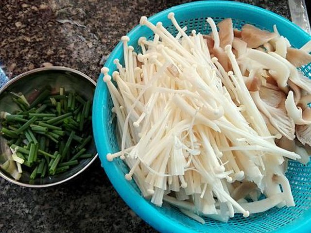 【菌菇豆腐瘦肉汤】步骤3