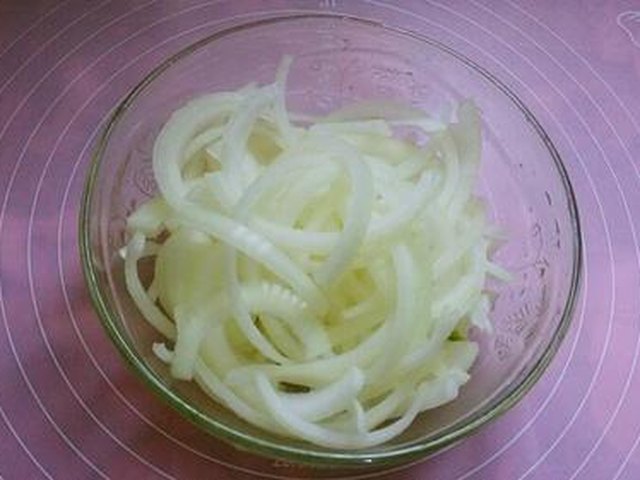 【洋葱炒肉丝】步骤2