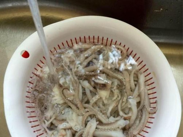 【炒鱿鱼须】步骤2制作图解