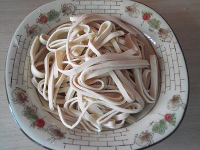 【豆皮炒韭菜】步骤1