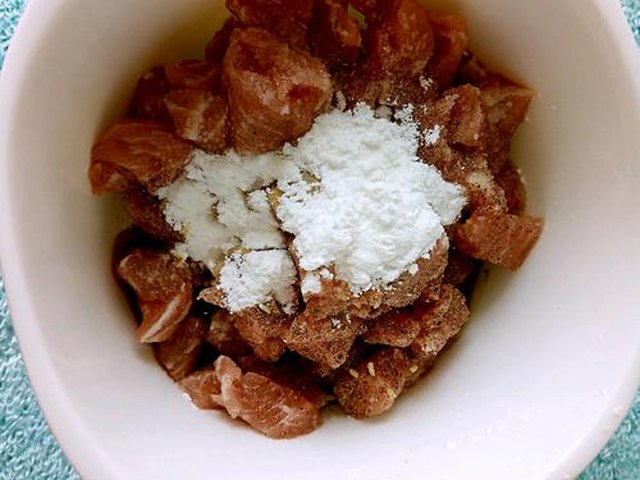 【豌豆炒肉丁】步骤3