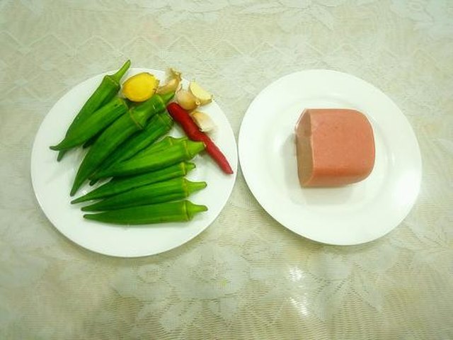 【秋葵炒火腿】步骤1
